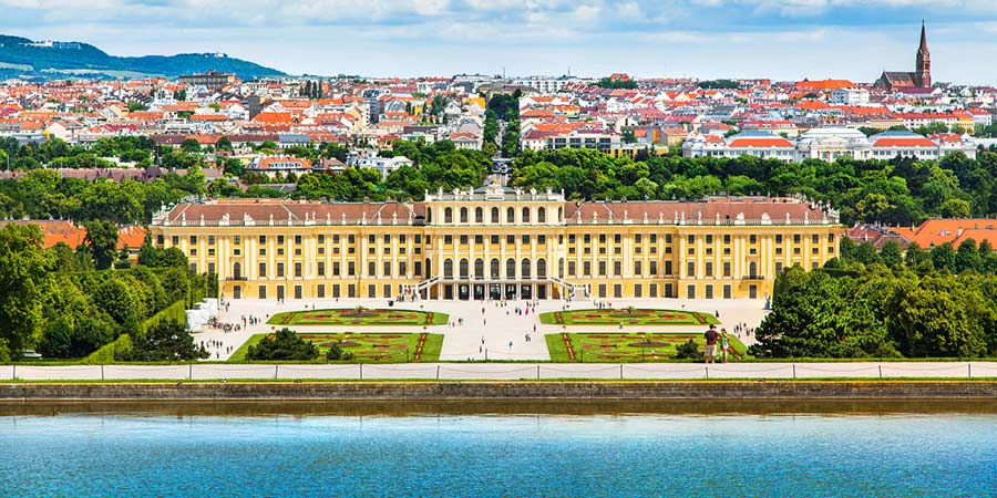 Enjoying a tour of Vienna and the Schönbrunn Palace